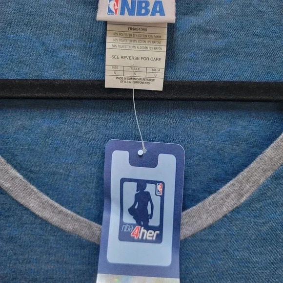NBA Philadelphia 76ers Glitter Long Sleeve Tee Shirt Size Small NWT - Picture 4 of 4